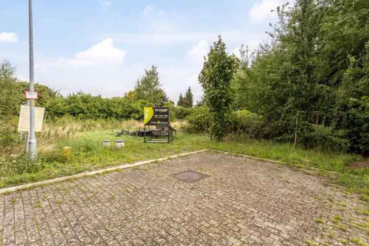 Rustig gelegen bouwgrond op het einde van een doodlopend stuk in een jonge verkaveling.