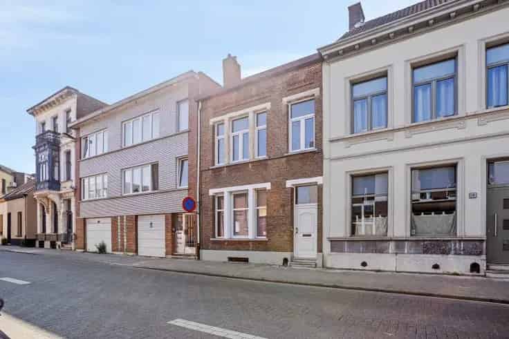 Huis Te Koop: Instapklare gezinswoning 5 slaapkamers en tuin