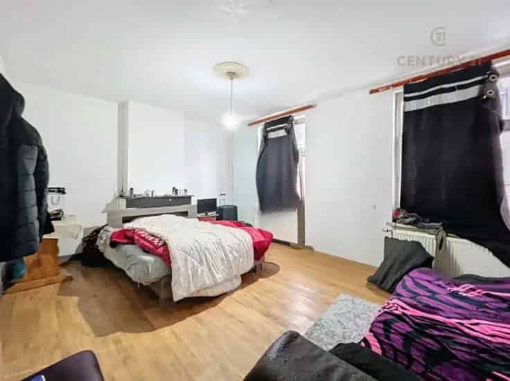 Huis Te Koop Tweede Verdieping Keuken Slaapkamer
