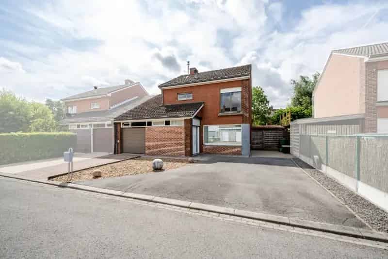 Halfopen woning te koop in Gullegem