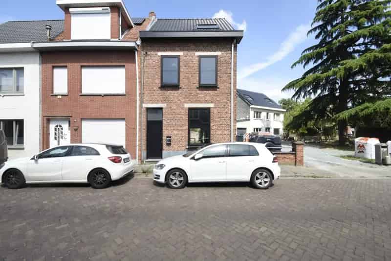 Huis te huur Burcht: Instapklare gerenoveerde gezinswoning