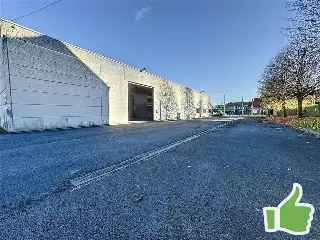 Handelsfonds te huur Mouscron 720m² Kantoor Magazijn Parkeerplaatsen