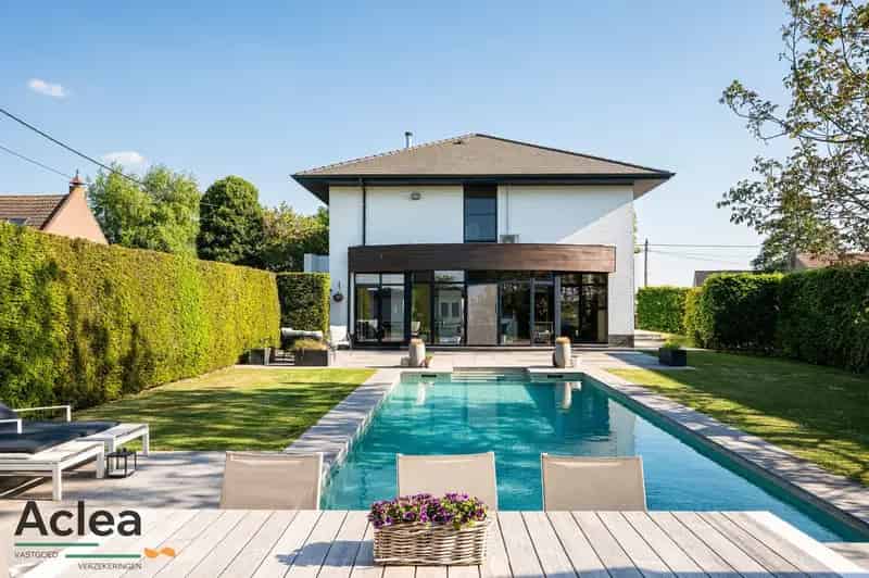 Moderne Villa met Zwembad en Poolhouse