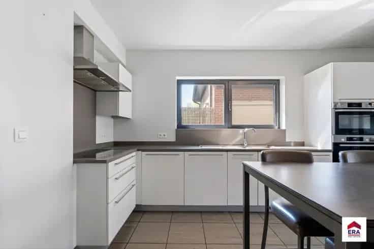 Ruim Appartement 3 Slaapkamers Garage Te Koop Nabij Meise