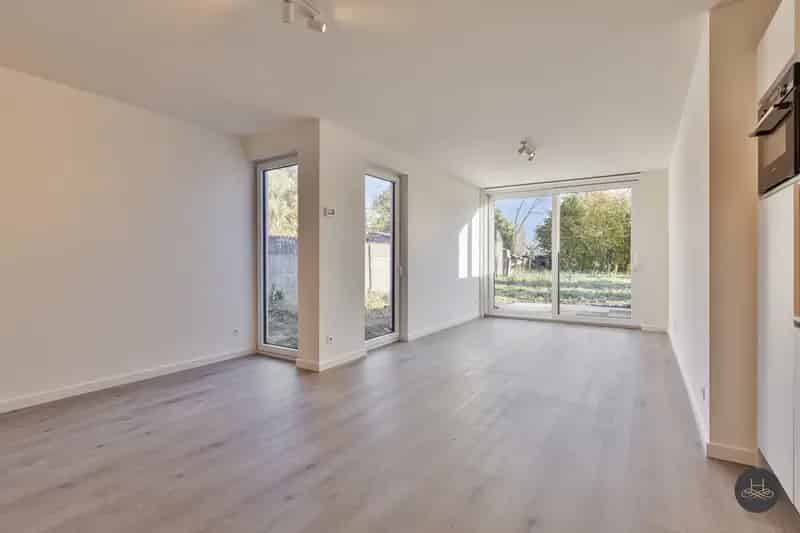 Huis te Koop Houtvenne: Lichtrijke Energiezuinige Woning
