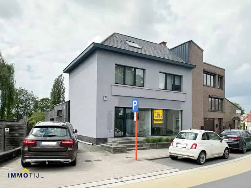 Mooie woning met appartement en handelsruimte te Baardegem