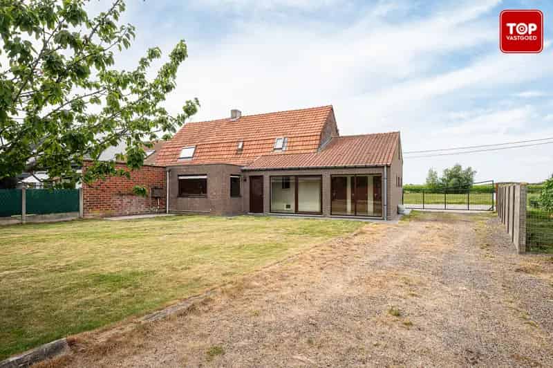 Te renoveren woning met magazijn en weidegrond Sleidinge