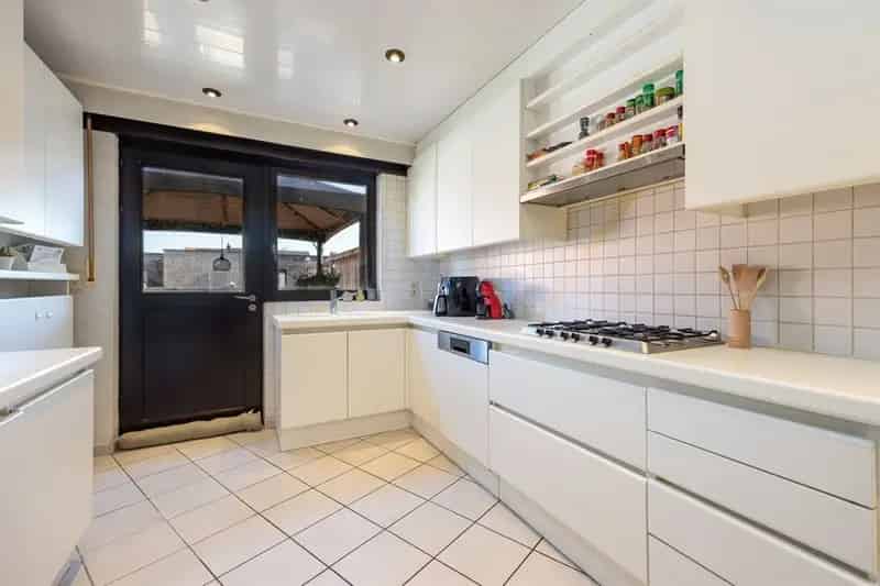 Grote jaren ’90 woning, met praktijkruimte en laag EPC