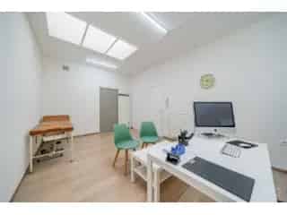 Handelspand Charleroi 110m² Kantoorruimte te Koop
