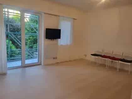 Studio te Huur Nabij Winkels en Openbaar Vervoer