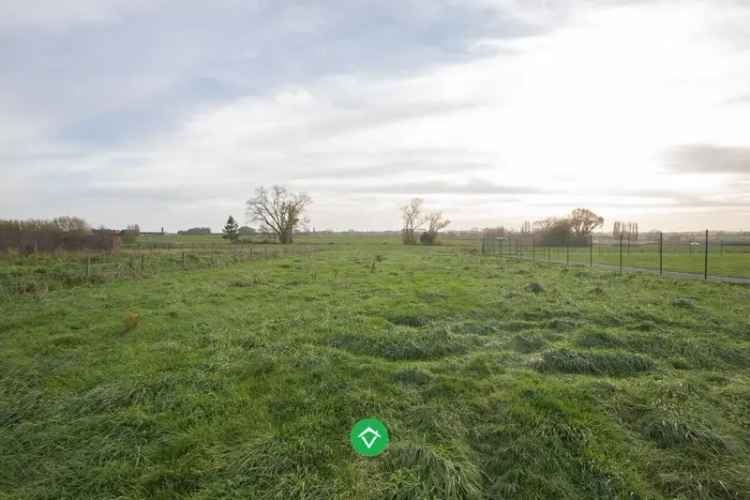 Mooi en groot perceel bouwgrond met met ver uitzicht op de natuur te Kortemark.