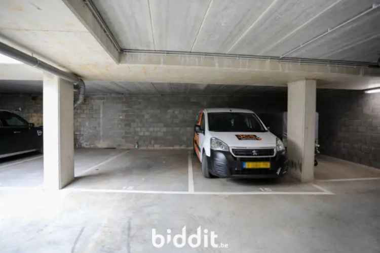 LOT 2 - DUBBELE AUTOSTAANPLAATS