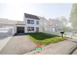 Huis te koop Assebroek - Instapklare gezinswoning met garage en tuin