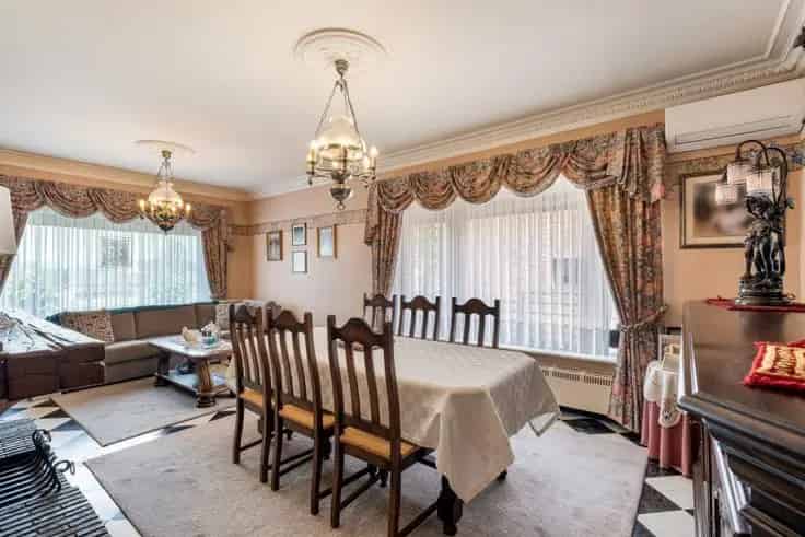Huis Te Koop  Royale Vrijstaande Woning met Tuin