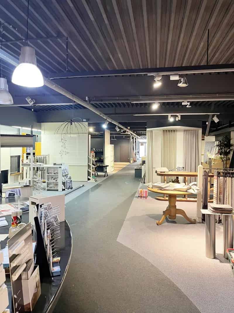 Modern Winkelpand Nabij Kruidvat Met Parking