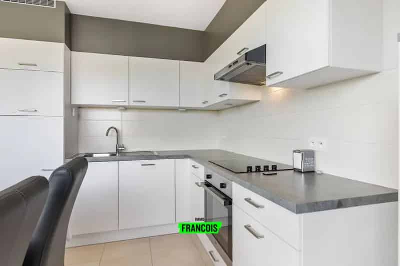 Appartement te koop Alveringem: Instapklaar met terras en parking