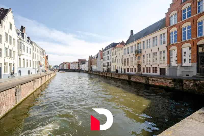 Huis te huur Brugge: Historische woning Jan Van Eyckplein