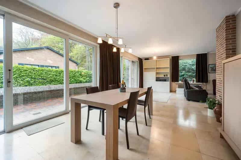 Huis te huur: Ruime villa 445m² met 5 slaapkamers en praktijkruimte