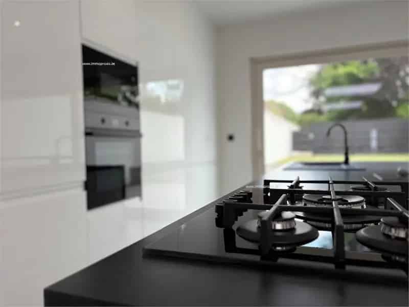 Huis te Koop Kuurne: 4 Slaapkamers, 2 Badkamers, Tuin