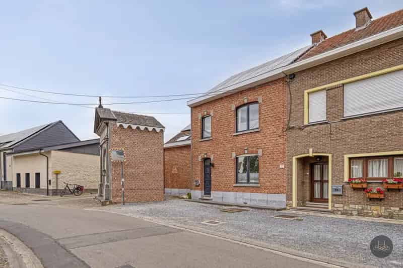 Ruime Landelijke Woning met 4 Slaapkamers en Grote Tuin