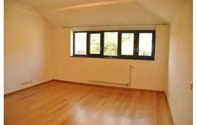 Huur 3 slaapkamer appartement van 196 m² in Liège