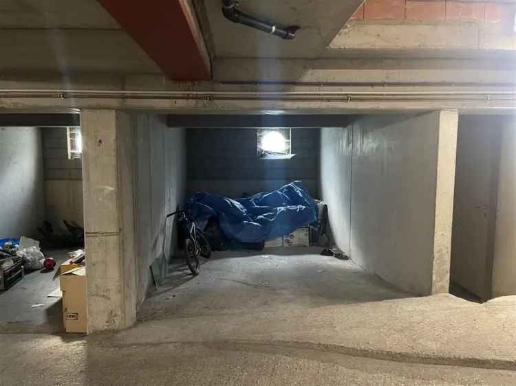 Interne parkeerplaats te koop in Molenbeek-Saint-Jean