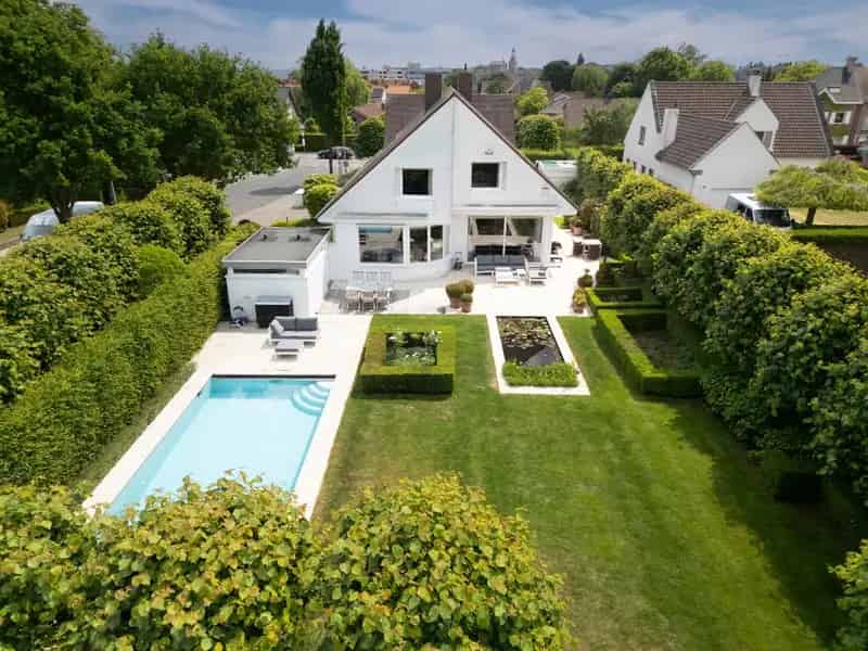 Villa te koop in Bavikhove: wonen en werken gecombineerd