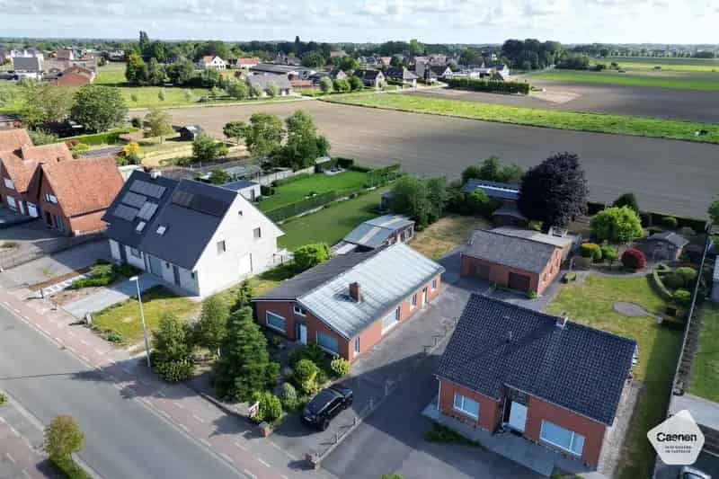 UITNODIGENDE BUNGALOW met 3 mooie slaapkamers, garage en een perceel van 1238 m²