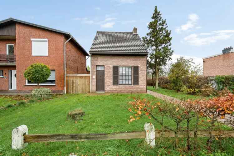 Te renoveren woning met magazijn en ruime tuin