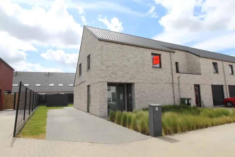 Huis te huur Poperinge: Moderne hoekwoning nabij centrum