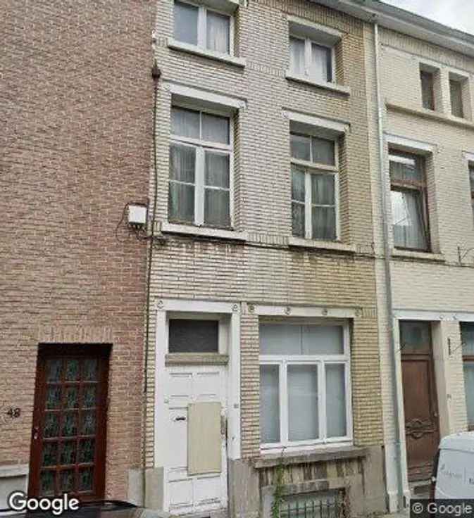 Te koop renovatiewoning met 3 slaapkamers en zolder in rustige buurt