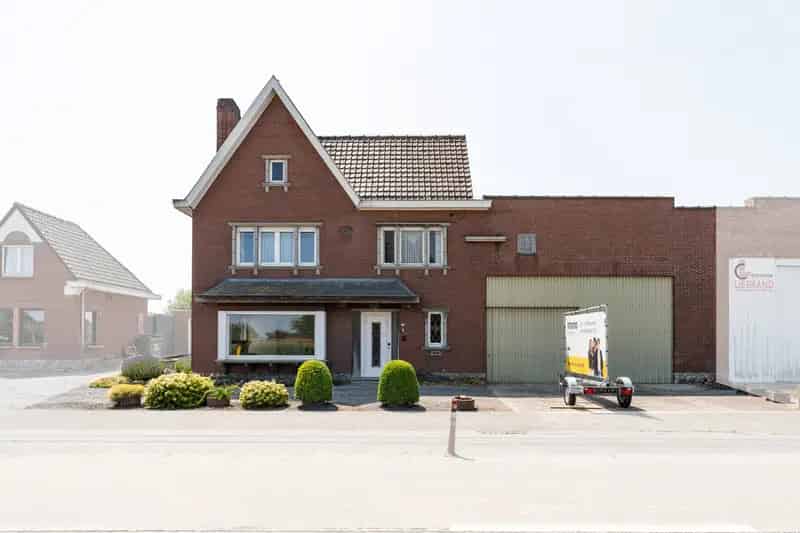 Huis te huur met ruime loods in Gits