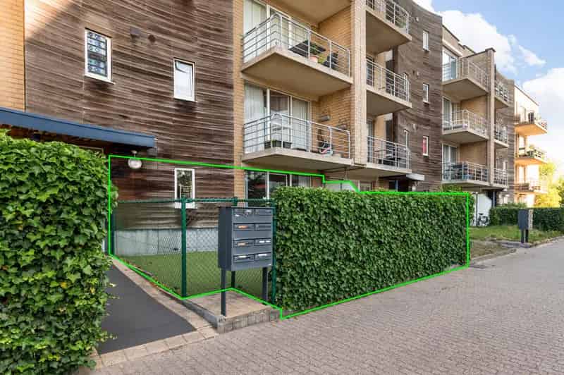 Gelijkvloers Appartement te Huur met Tuin Nabij Winkels en OV