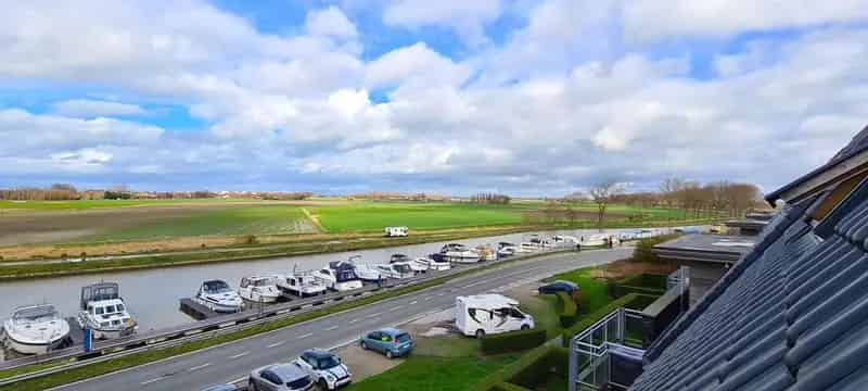 Appartement te huur: Rustig 1-slaapkamer duplex met vaargeulzicht