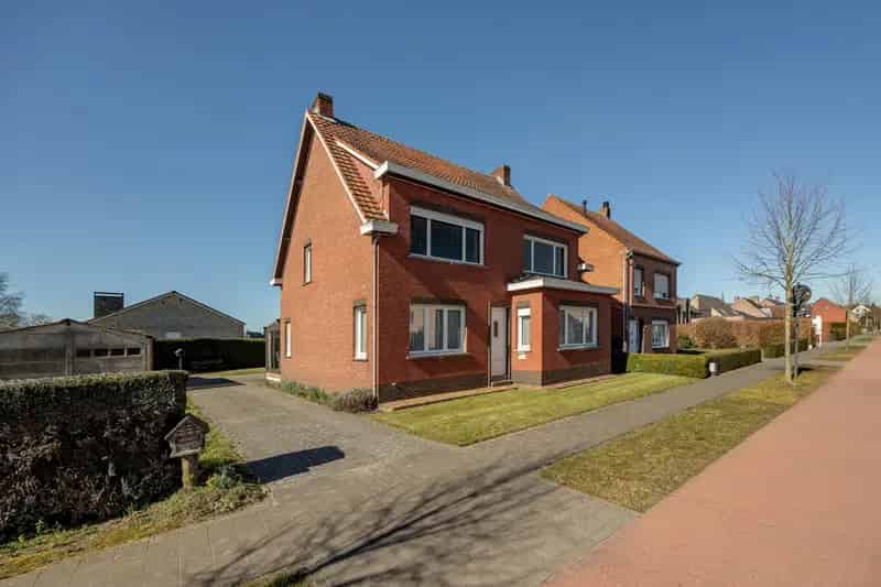 Huis te koop Gierle: Te renoveren gezinswoning met 4 slaapkamers