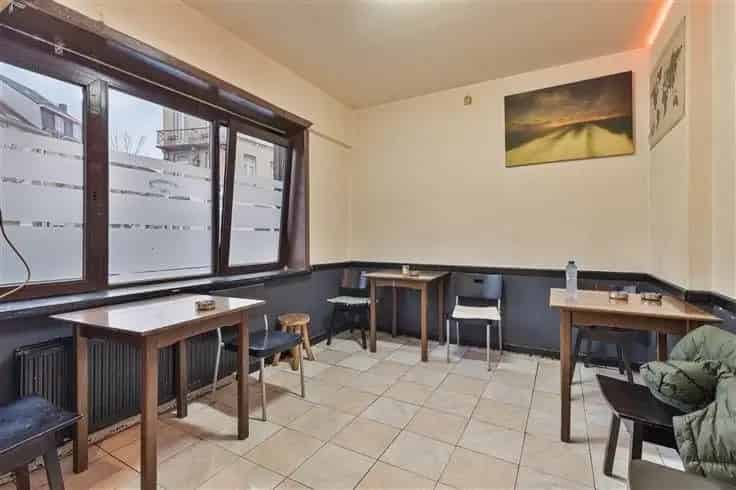 Opbrengsteigendom 2 Appartementen Handelsruimte Te Koop