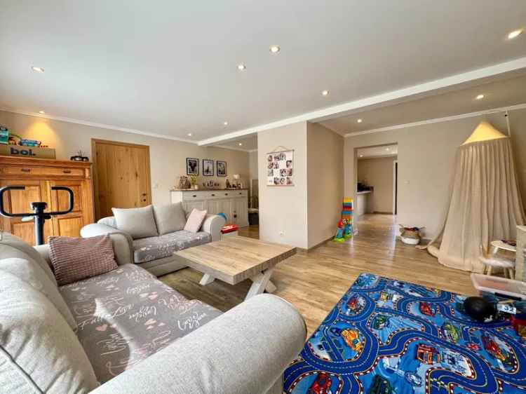 Instapklare Halfopen Woning 4 Slaapkamers Tuin Garage