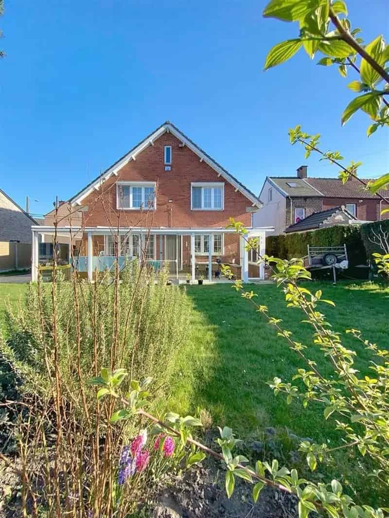 Huis te huur Courcelles: Gezinswoning met 2 slaapkamers en uitbreidingsmogelijkheden