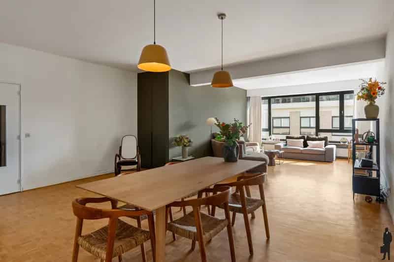 Lichtrijk 3-slaapkamer Appartement te Koop 150m²