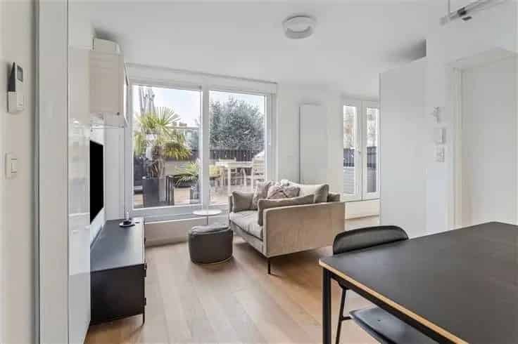 Gerenoveerd Dakappartement met Terras en Garage Te Koop