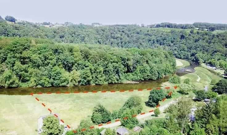Bouwgrond Ardennen: 7801m² met Bouwvergunning en Privé Oever