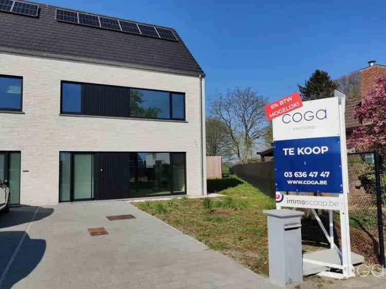 Moderne Halfopen Woning te Koop in Wuustwezel