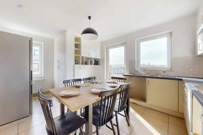 Ruime 6 Slaapkamers Flat te Jette  180m² Terras  EPC C