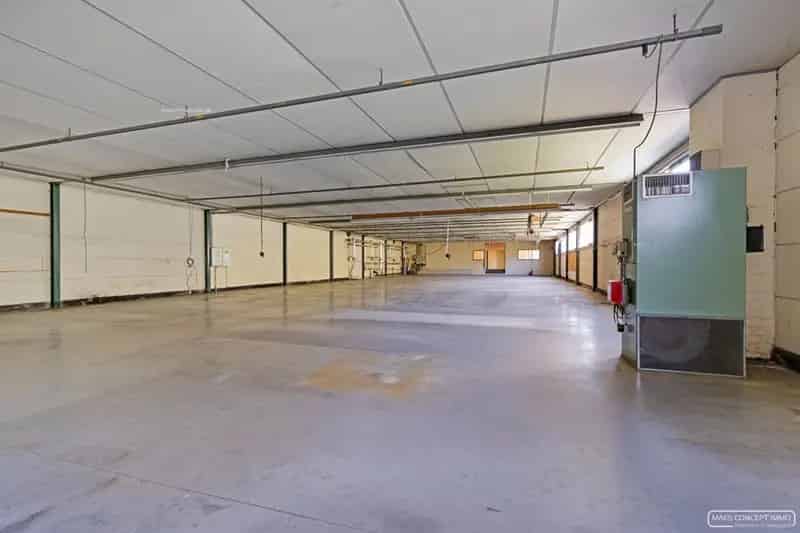 Magazijn te koop Anzegem 1000m² met burelen en kelder