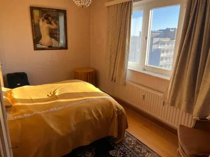 Appartement Ganshoren: Ruim 2 Slaapkamers, Terras, Garage