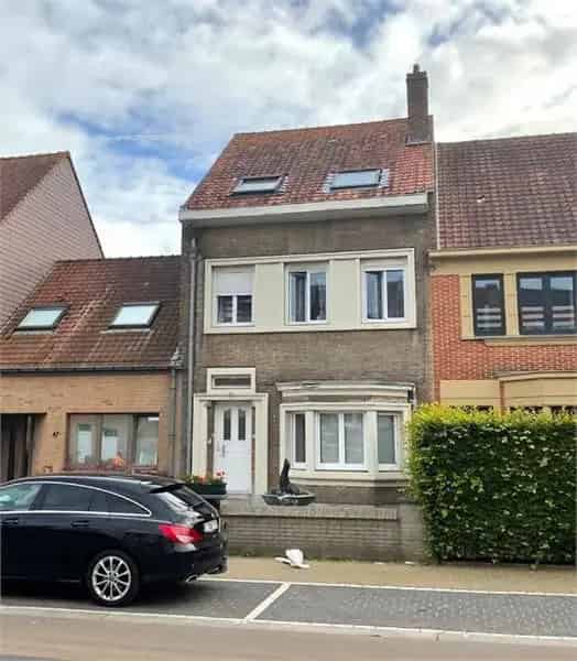 Zeer ruime woning te koop Koksijde 7 slaapkamers 3 badkamers