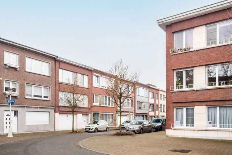 Charmant gelijkvloers appartement met tuin 8443520