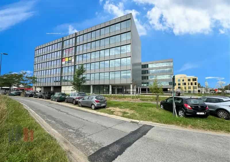 Nieuwbouw Kantoorruimte 4000m² te Huur Zwijnaarde Nabij E40E17