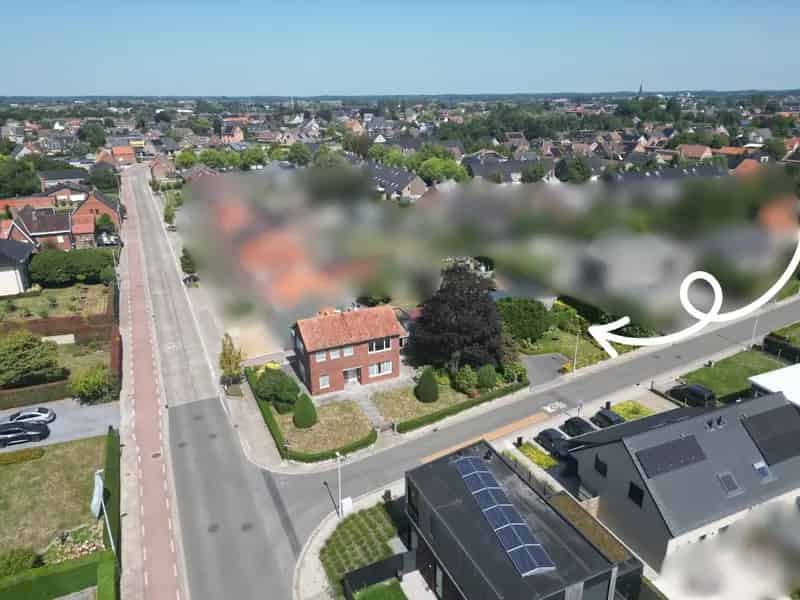 Te renoveren halfopen woning op 778 m2 met 4 slaapkamers (1 gelijkvloers)