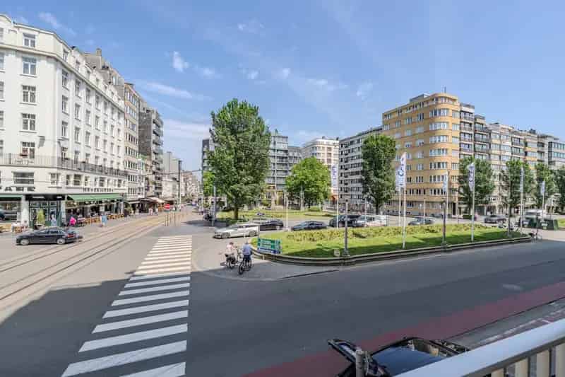 Lichtrijk hoekappartement te koop Oostende Centrum